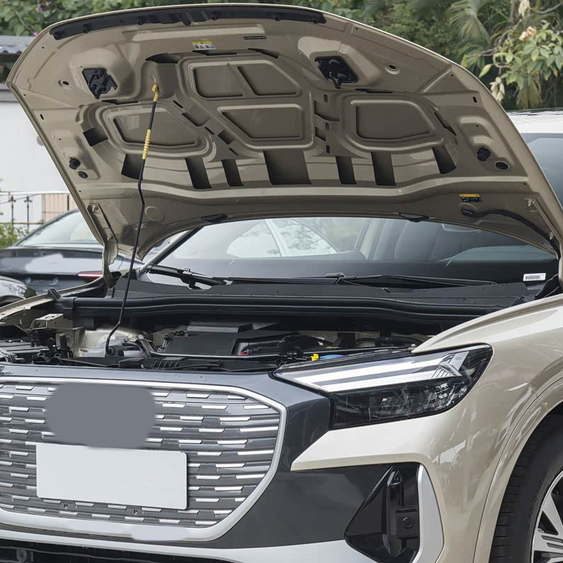 アウディ Q4 e-tron 2022 2023 2024  - Audio Music Car のレビューと価格