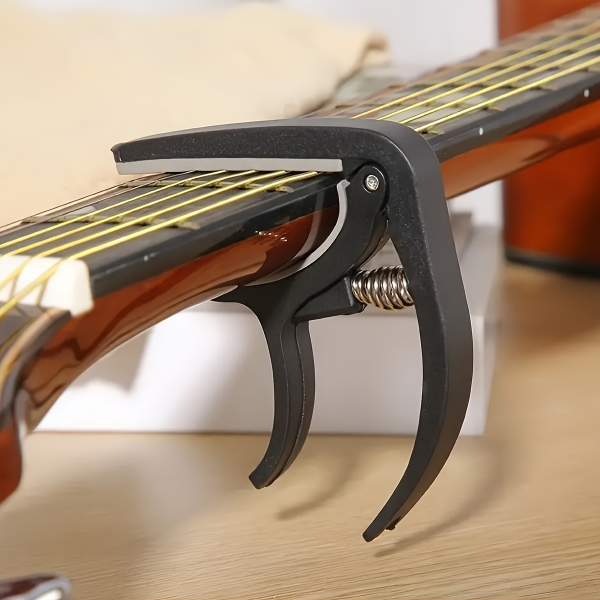 耐久性のある木製ギターカポチューニングクリップフォークギター - Guitar Capo Clip のレビューと価格