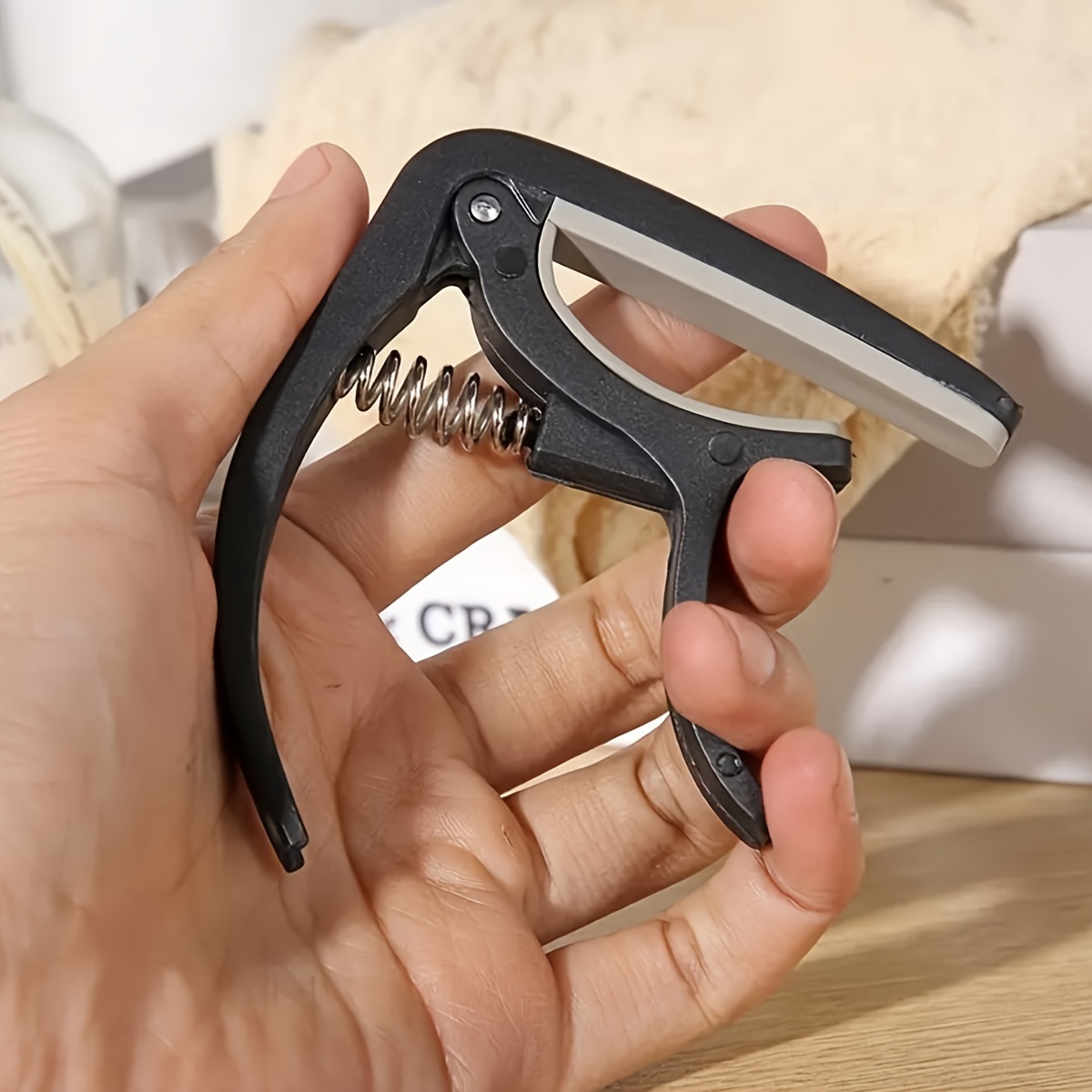 耐久性のある木製ギターカポチューニングクリップフォークギター - Guitar Capo Clip のレビューと価格