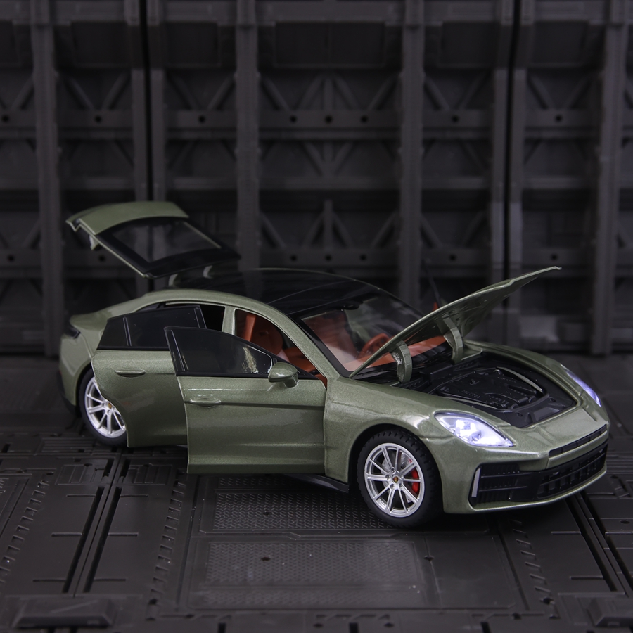 1:24 ポルシェ パナメーラ 合金製カーモデル、開閉可能な - Audio Music Car のレビューと価格