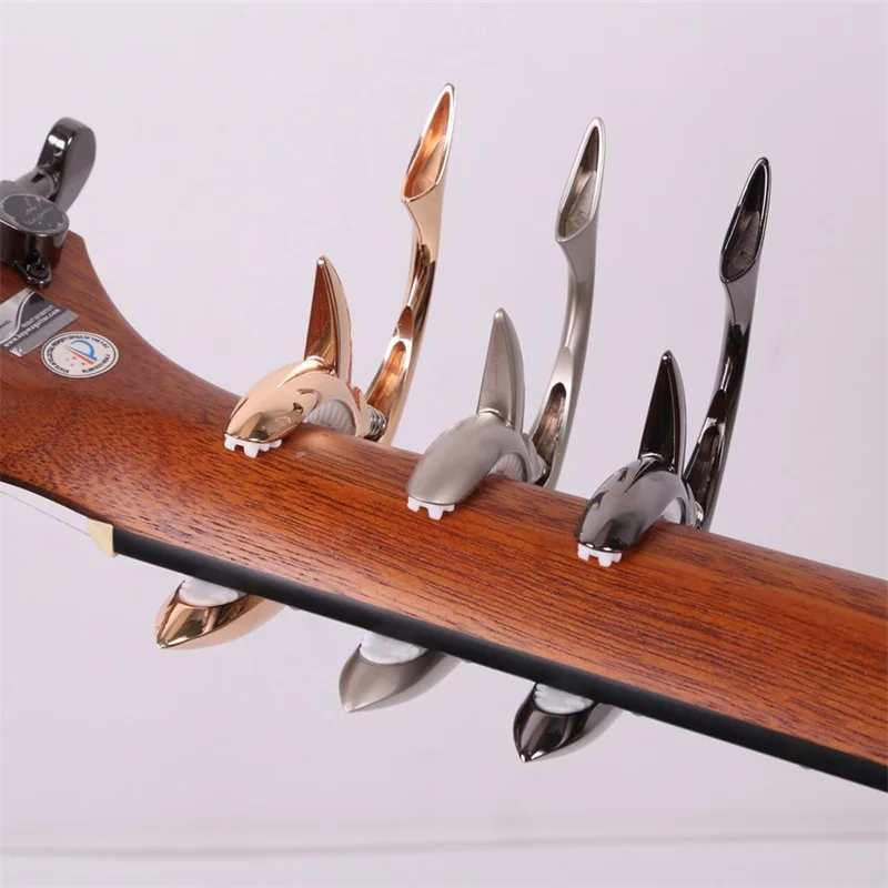メタルシャークギターカポ亜鉛合金製、ベース、アコースティック - Guitar Capo Clip のレビューと価格